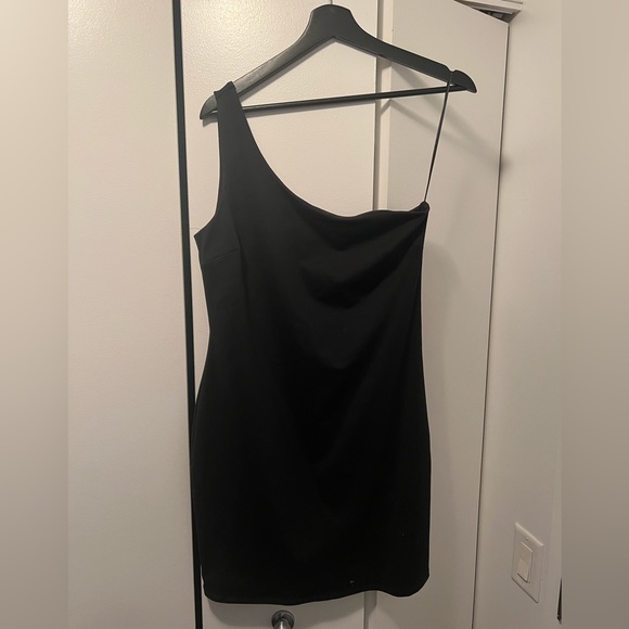 One shoulder black dress - Picture 4 of 4